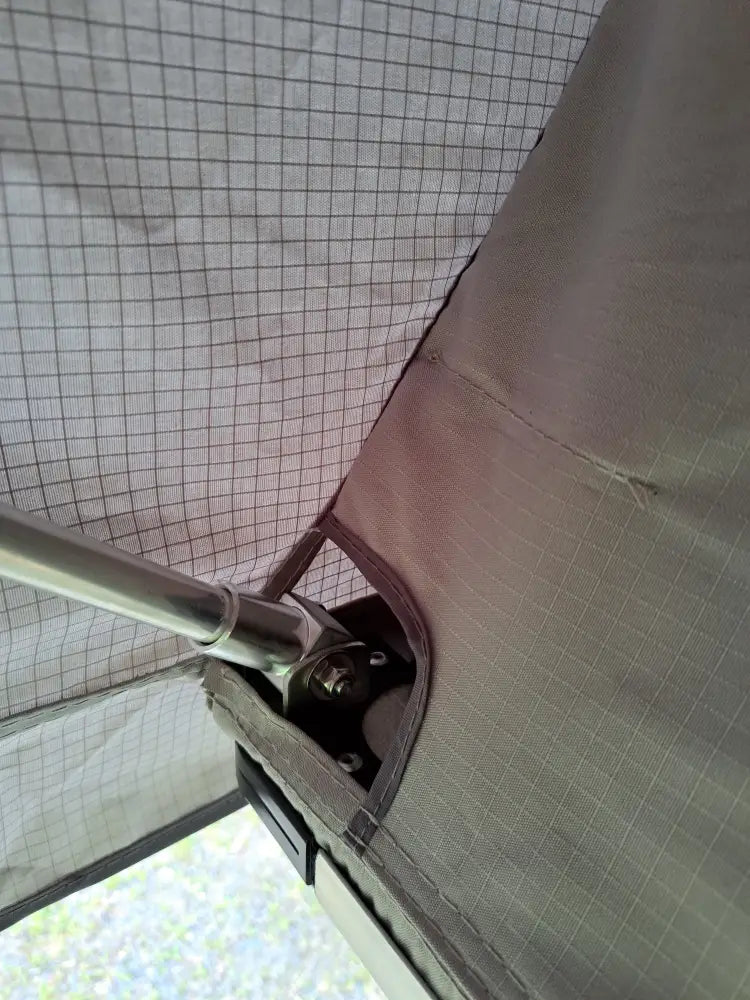 Auton kattoteltta ilma pitkä 1.6 harmaa - harmaa - kattoteltta - wildpoint retkeilyvarusteet verkkokaupasta 1 495 €