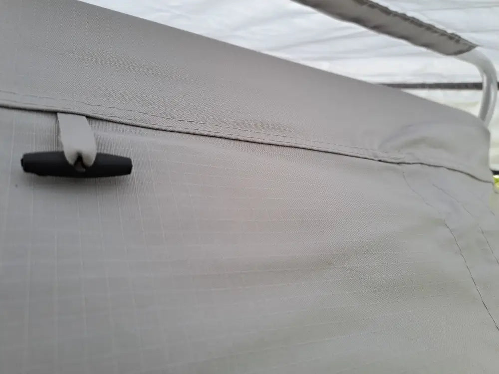 Auton kattoteltta ilma pitkä 1.6 harmaa - harmaa - kattoteltta - wildpoint retkeilyvarusteet verkkokaupasta 1 495 €