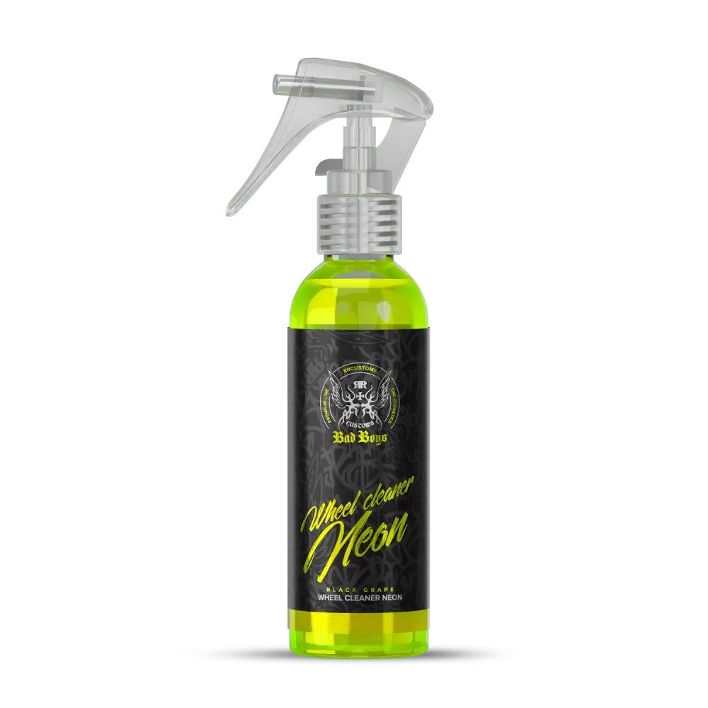 Läpinäkyvä suihkepullo, jossa on neonvihreä neste ja bad boys -logo, badboys wheel cleaner neon 150ml