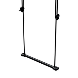 Mustan metallisen bone noir-keinun minimalistinen muotoilu ja tukevat ketjut edestä kuvattuna