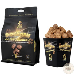 Mustapussi effe chews dogcorn juustoherkku 100g 100 prosenttisesti eläinperäinen koiran herkku kullanvärisellä tekstillä ja filmikuvioinnilla