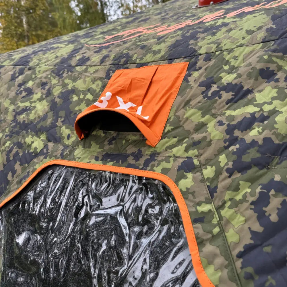 Haghus bushman 3xl metsästysteltta oranssivärisillä saumauksilla ja kirkkaalla ikkunalla etupuolelta