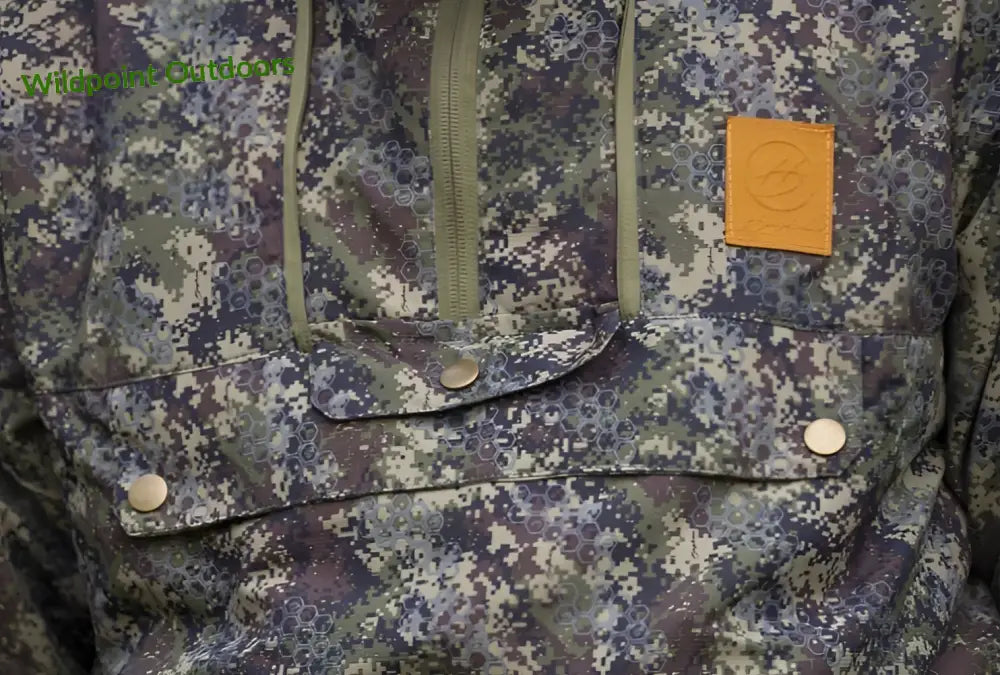 Haghus hossa kevyt anorakkipuku camokuosilla ja sääskiverkolla - retkeily