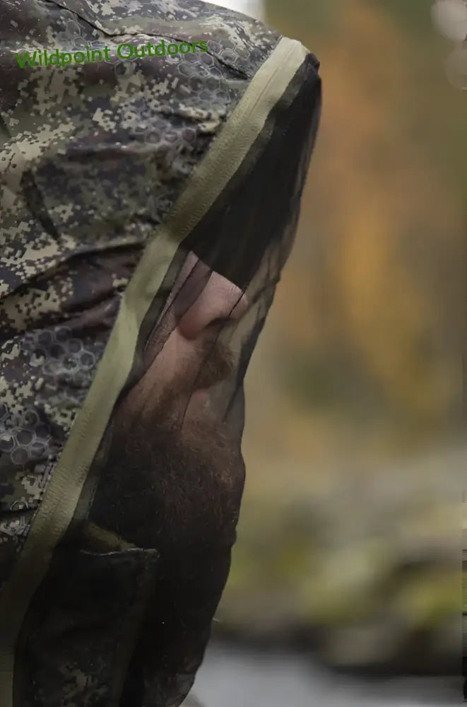 Haghus hossa kevyt anorakkipuku camokuosilla ja sääskiverkolla - retkeily