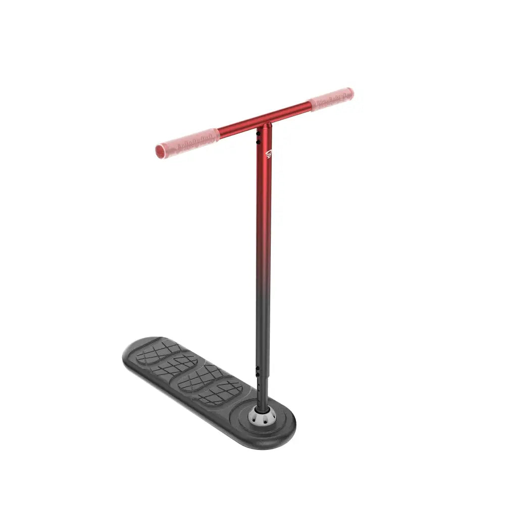 Indo fusion tornado limited edition trick scooter punaisella ja mustalla t-tankolla sekä vaaleanpunuisilla kahvoilla