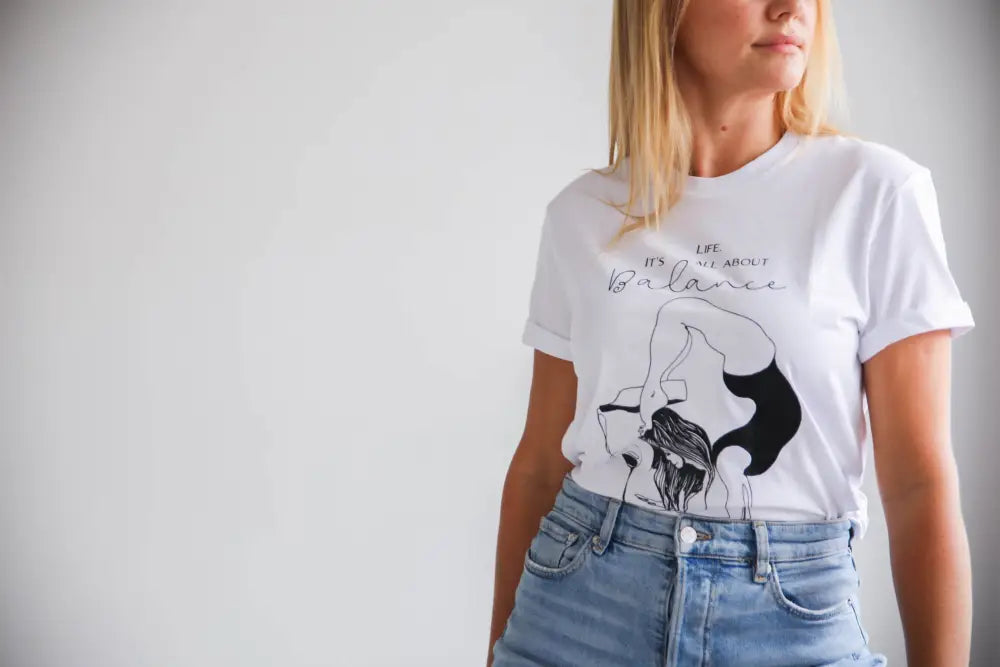 It’s all about balance t-shirt - t-paita tasapaino on kaikki t-paita luomupuuvillasta retkeilyvarusteet verkkokaupasta