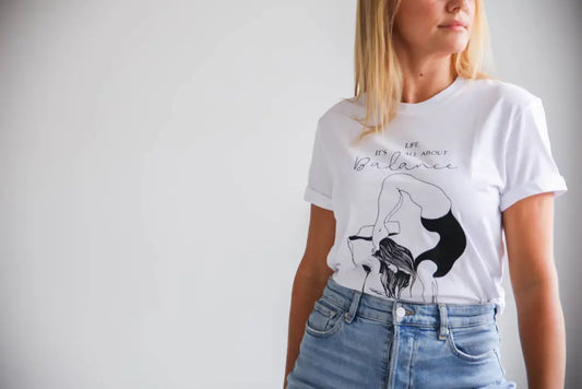 It’s all about balance t-shirt - t-paita tasapaino on kaikki t-paita luomupuuvillasta retkeilyvarusteet verkkokaupasta