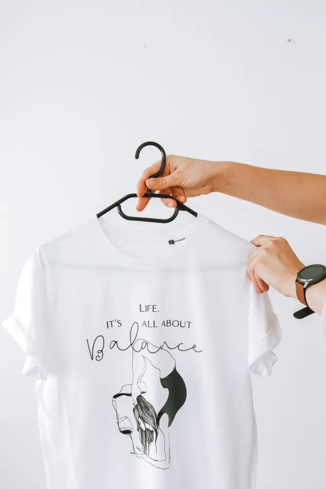 It’s all about balance t-shirt - t-paita tasapaino on kaikki t-paita luomupuuvillasta retkeilyvarusteet verkkokaupasta