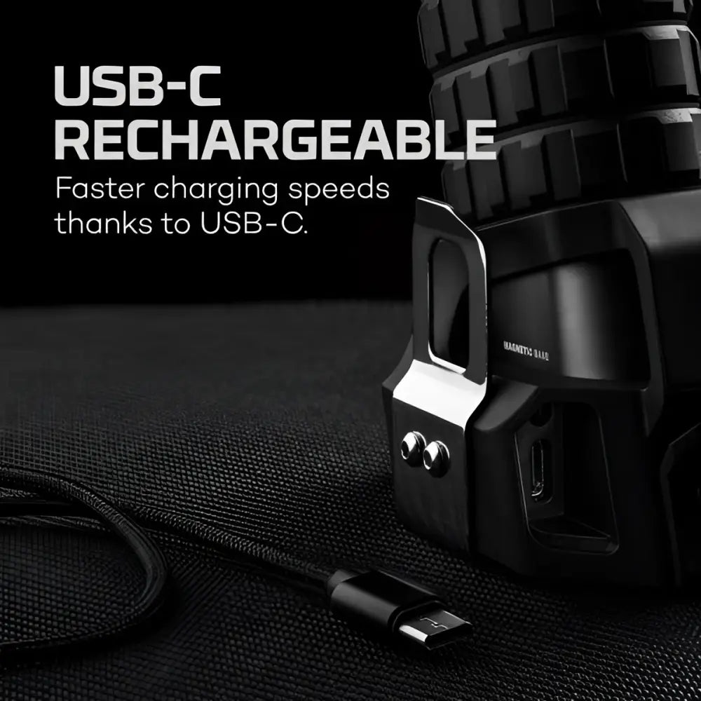 Musta, kestävä usb-c ladattava magneettinen akku, jossa on teksturoitu teollinen muotoilu ja metalliset yksityiskohdat luxtreme sl 50 -mallissa