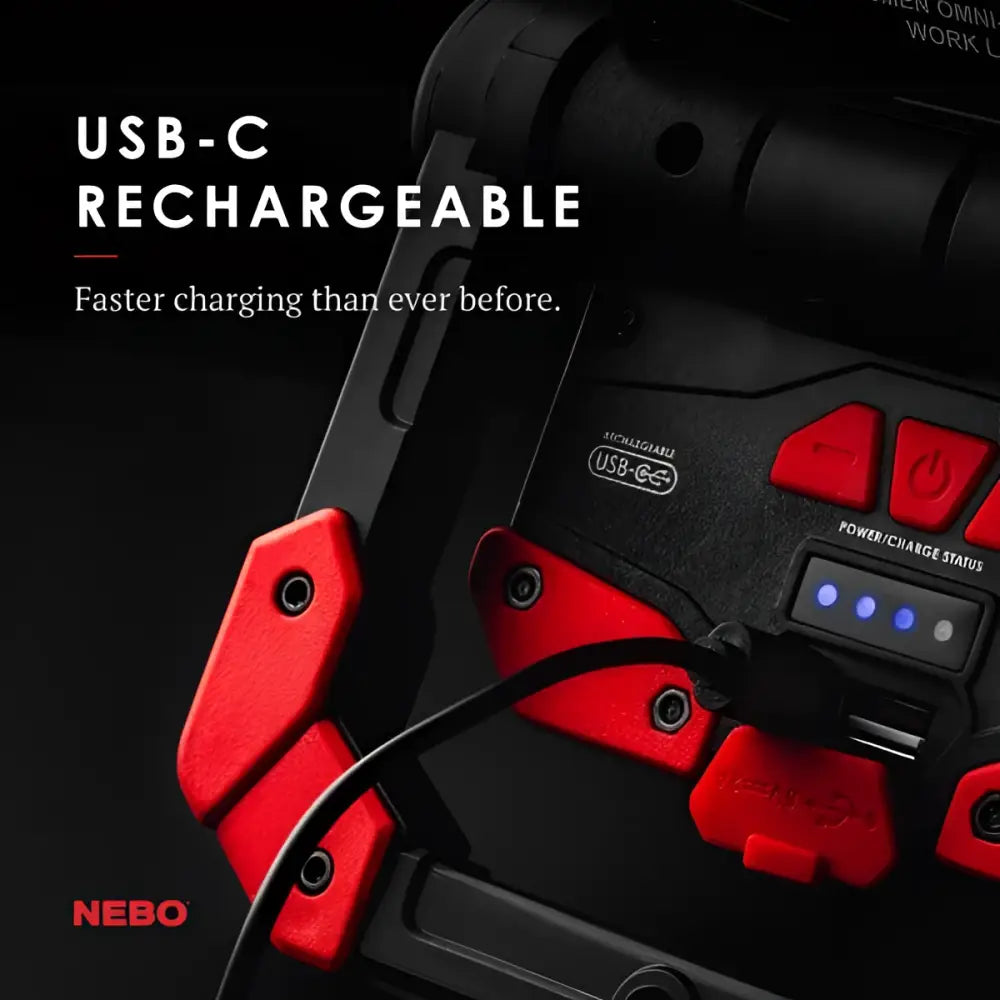 Musta ja punainen Nebo USB-C ladattava tehopankki kulmikkaalla, kestävällä muotoilulla OMNI 2K Worklightille