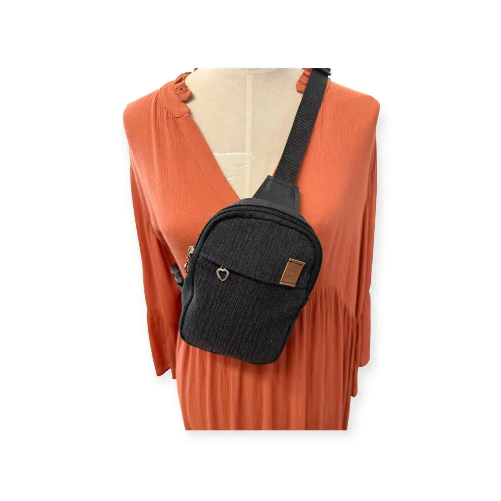 Pikkureppu farkku - kierrätetyistä farkuista retkeilyvarusteet verkkokaupasta