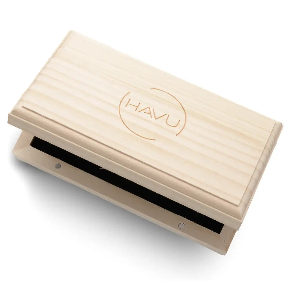 Light-colored wooden havu hair straightener with ribbed surface and minimalist design from puurusetti visakoivu ruskea collection
