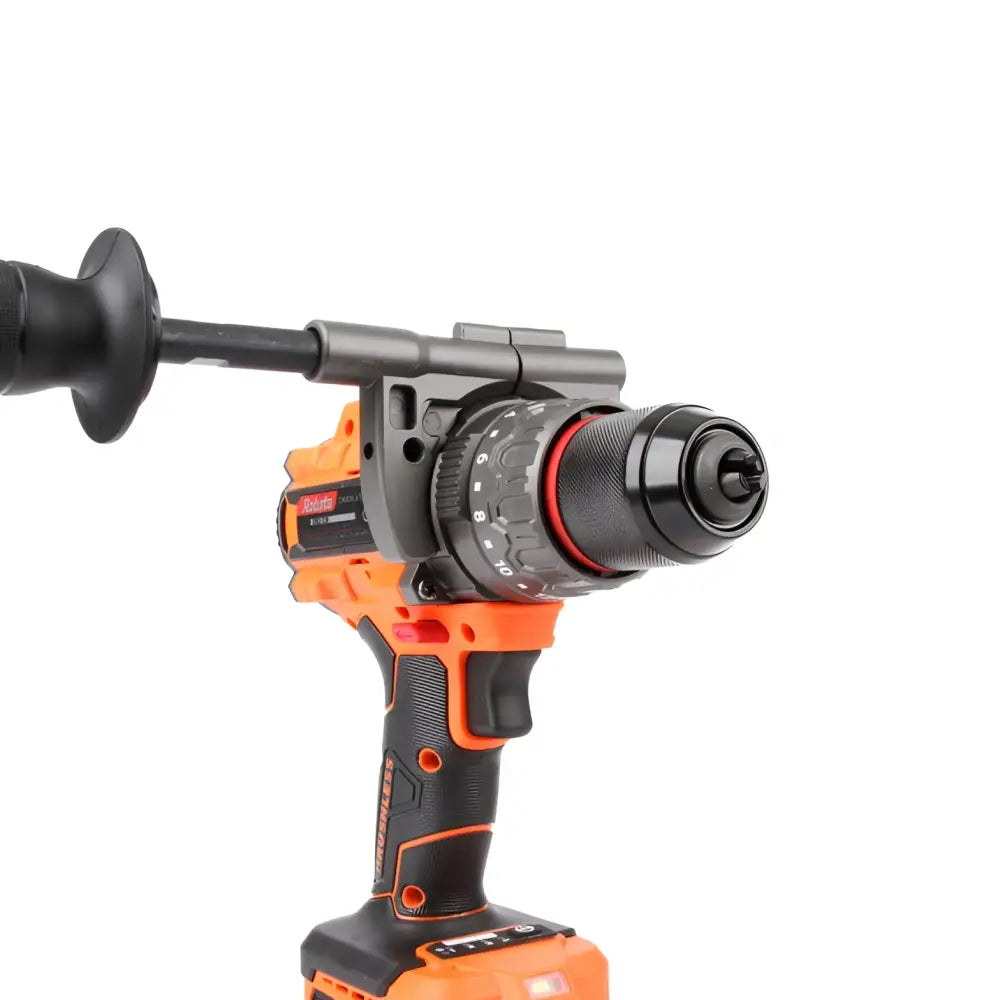 Robota dc-it218v orange ja musta akkukäyttöinen porakone teksturoidulla kahvalla ja punaisella aksenttirenkaalla porakärjessä