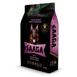 Saaga maxi täysravinto koirille violetti ja musta pussi saksanpaimenkoira kuvalla edessä