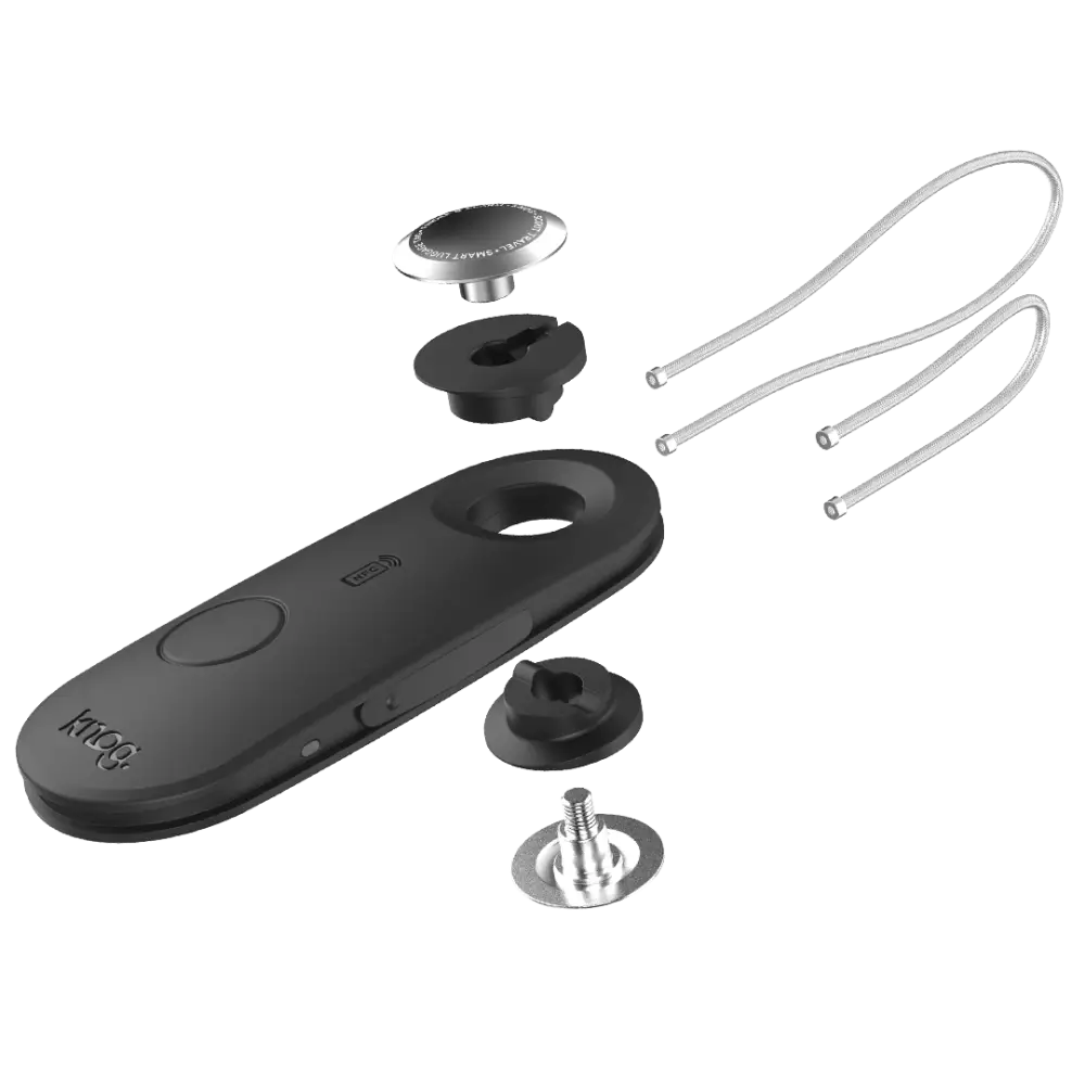 Musta krog bluetooth-seurain hopeanvärisillä koristeilla ja virtaviivaisella pitkäomaisella scout travel black -mallissa