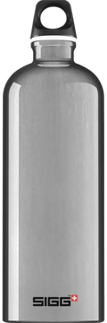 Silverinen ruostumattomasta teräksestä valmistettu sigg traveller alu 1,0 l juomapullo mustalla ruuvikorkilla ja valkoisella renkaalla