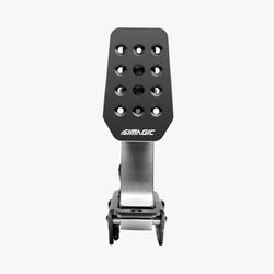 Simagic p500 clutch musta simmagic kilpailupoljin mattapinnalla ja useilla pyöreillä leikkauksilla ylälevyssä