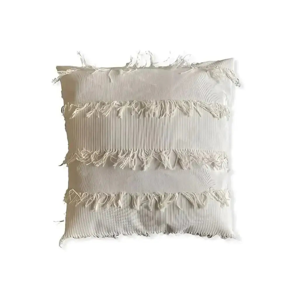 Off-white tyynynpäällinen hapsu kolmella vaakasuoralla karhealla ja röyhelöidyllä kankaalla