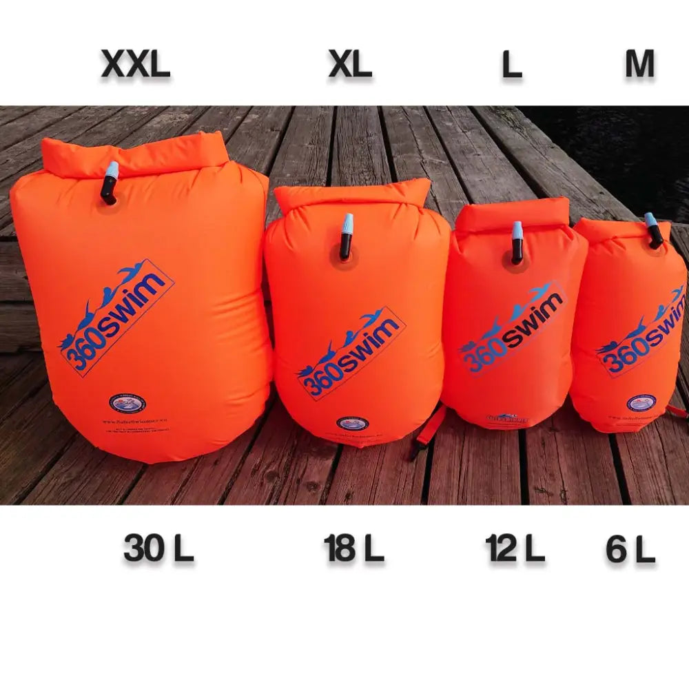 Kirkkoran oranssit ultra drybag -uimavöijyt neljässä koossa sinisellä 360swim-logolla ja mustalla venttiilillä