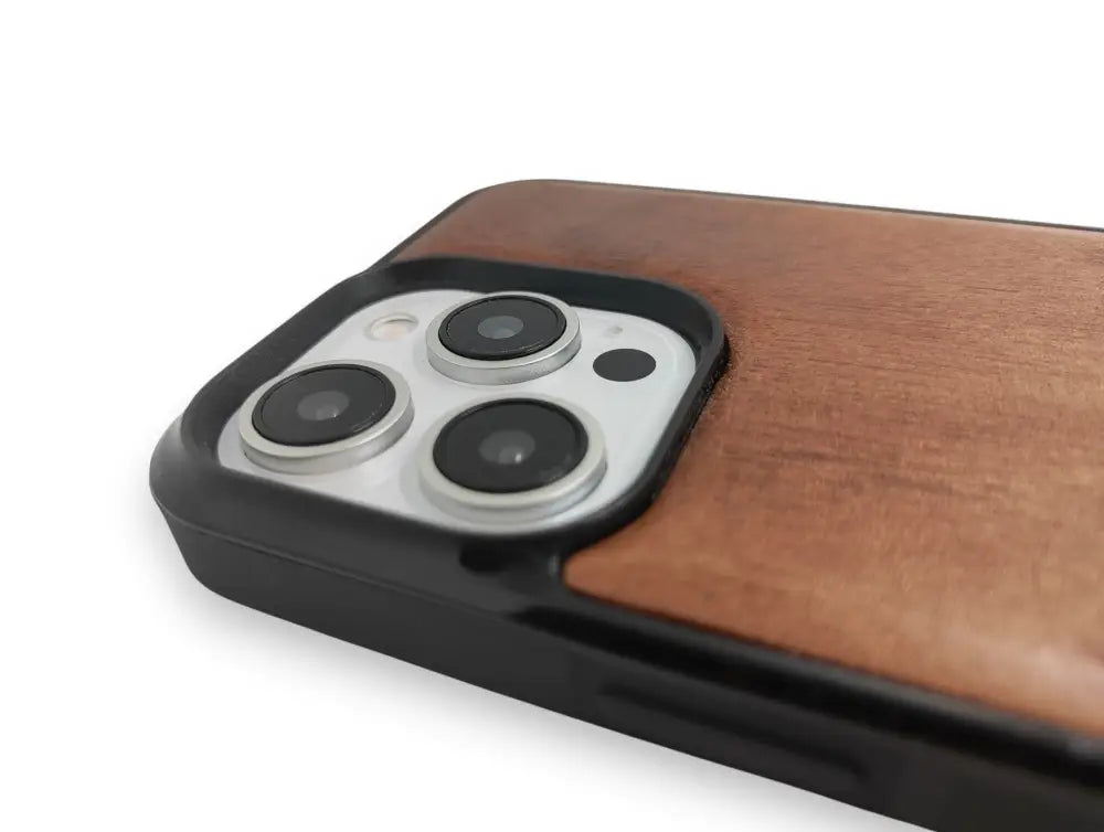 Wood iphone case - walnut - wildpoint outdoors retkeilyvarusteet verkkokaupasta