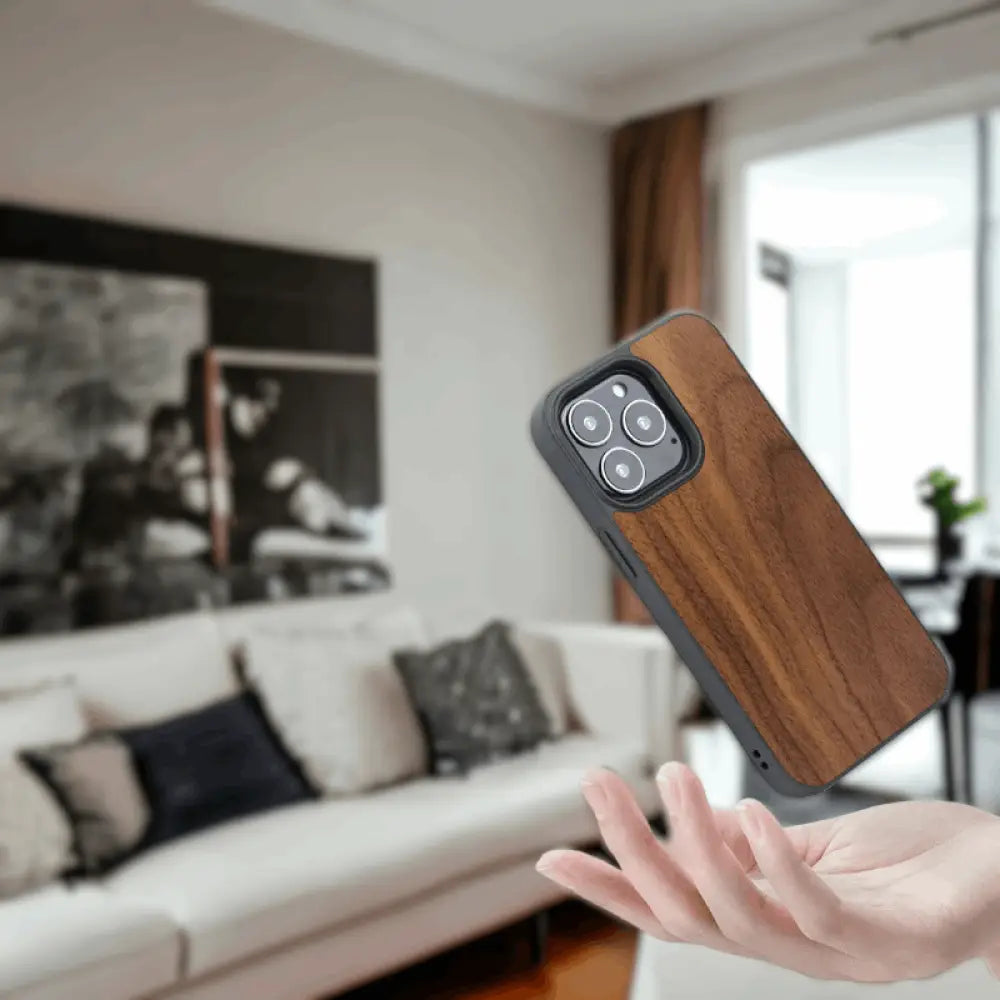 Wood iphone case - walnut - wildpoint outdoors retkeilyvarusteet verkkokaupasta