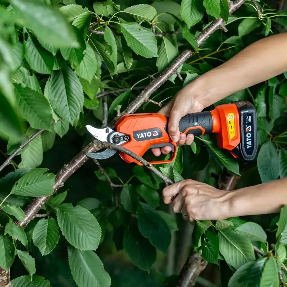 Yato akkuoksasakset 18v runko - wildpoint outdoors retkeilyvarusteet verkkokaupasta 89,95 €